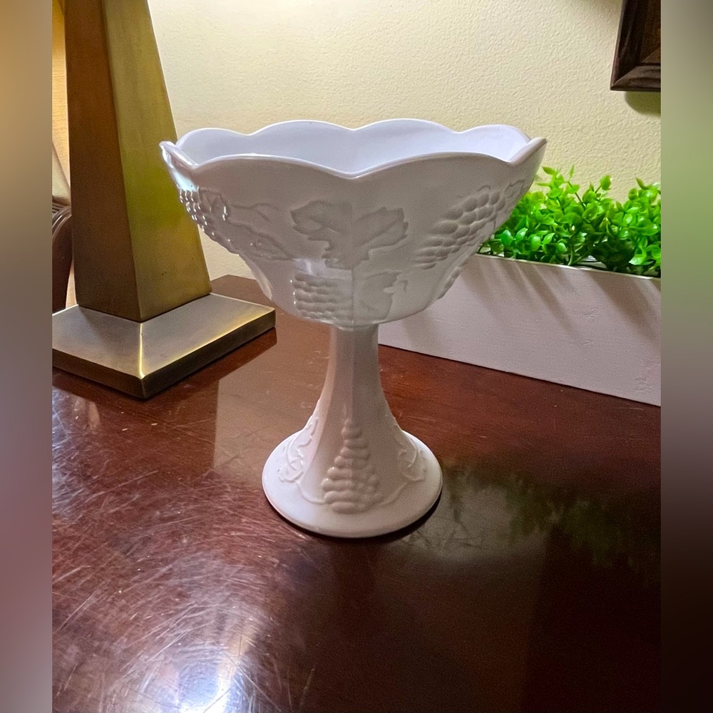 Vtg Milk Indiana Glass Pedestal Compote/Fruit Bowl/Candy Dish